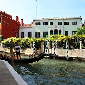 pensione-accademia-villa-maravege.hotelslidodijesolo.com/