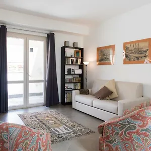 Overseas - Penthouse - Attico - Palazzo San Matteo - Appartamento