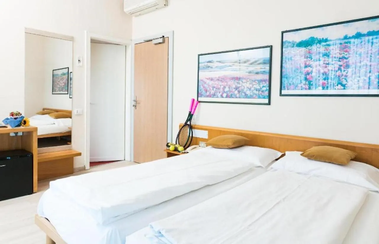 ***  Club Hotel Olivi - Tennis Center Malcesine Italy