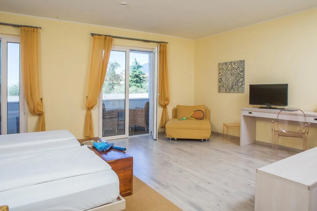 Club Hotel Olivi - Tennis Center Malcesine 3*,  Italy